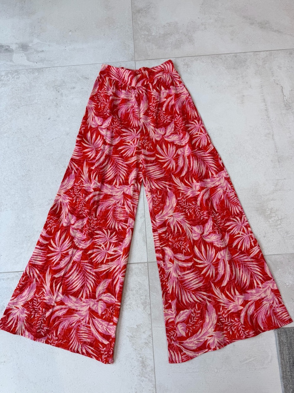 Rip Curl Women’s Wide-Leg Tropical Print Pants - Red & Pink